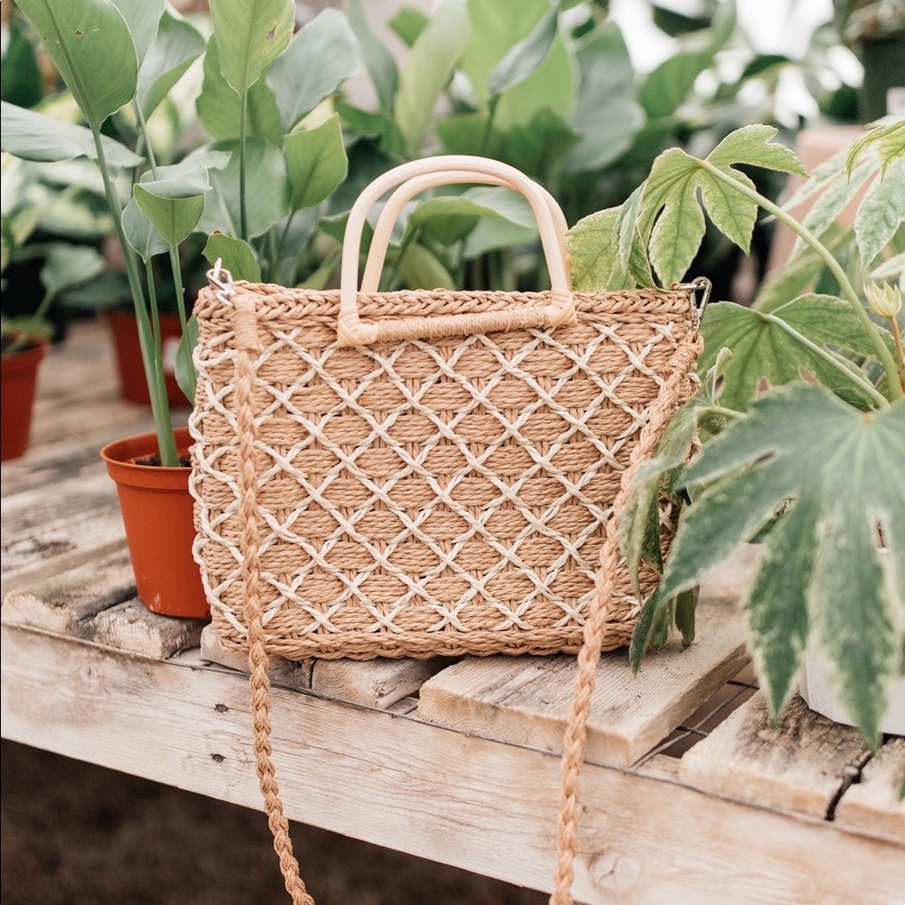 Diamond Weave Straw Bag - Picture 7 of 10